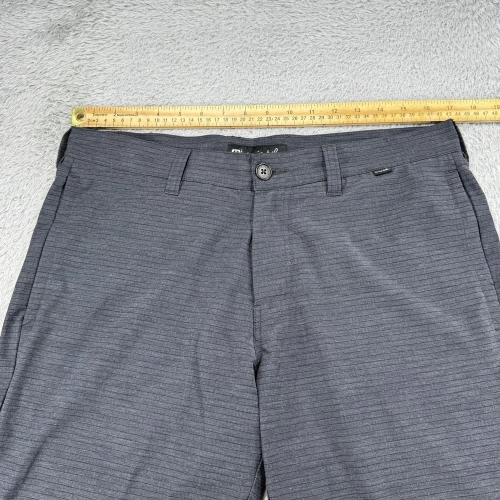 Travis Mathew Shorts Mens 33‎ Striped Golf Outdoor Stretch Casual Gray